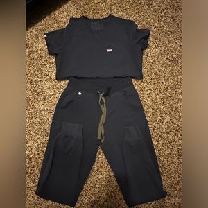 Xsmall gray fig scrubs. Like new condition